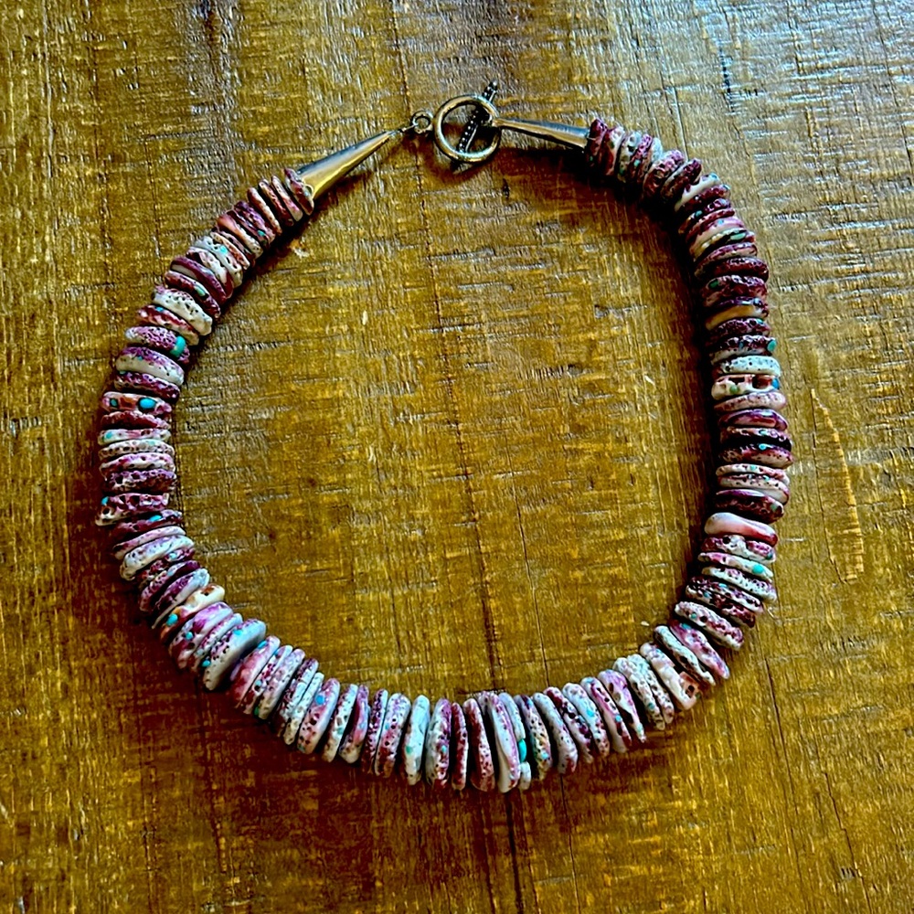 Staple violet spiked oyster necklace flecked with turquoise